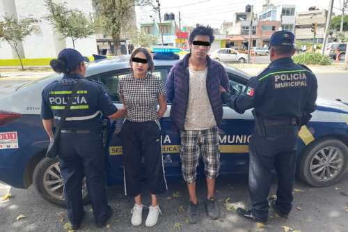 Tras persecución, policía de Toluca detiene a pareja narcomenudista